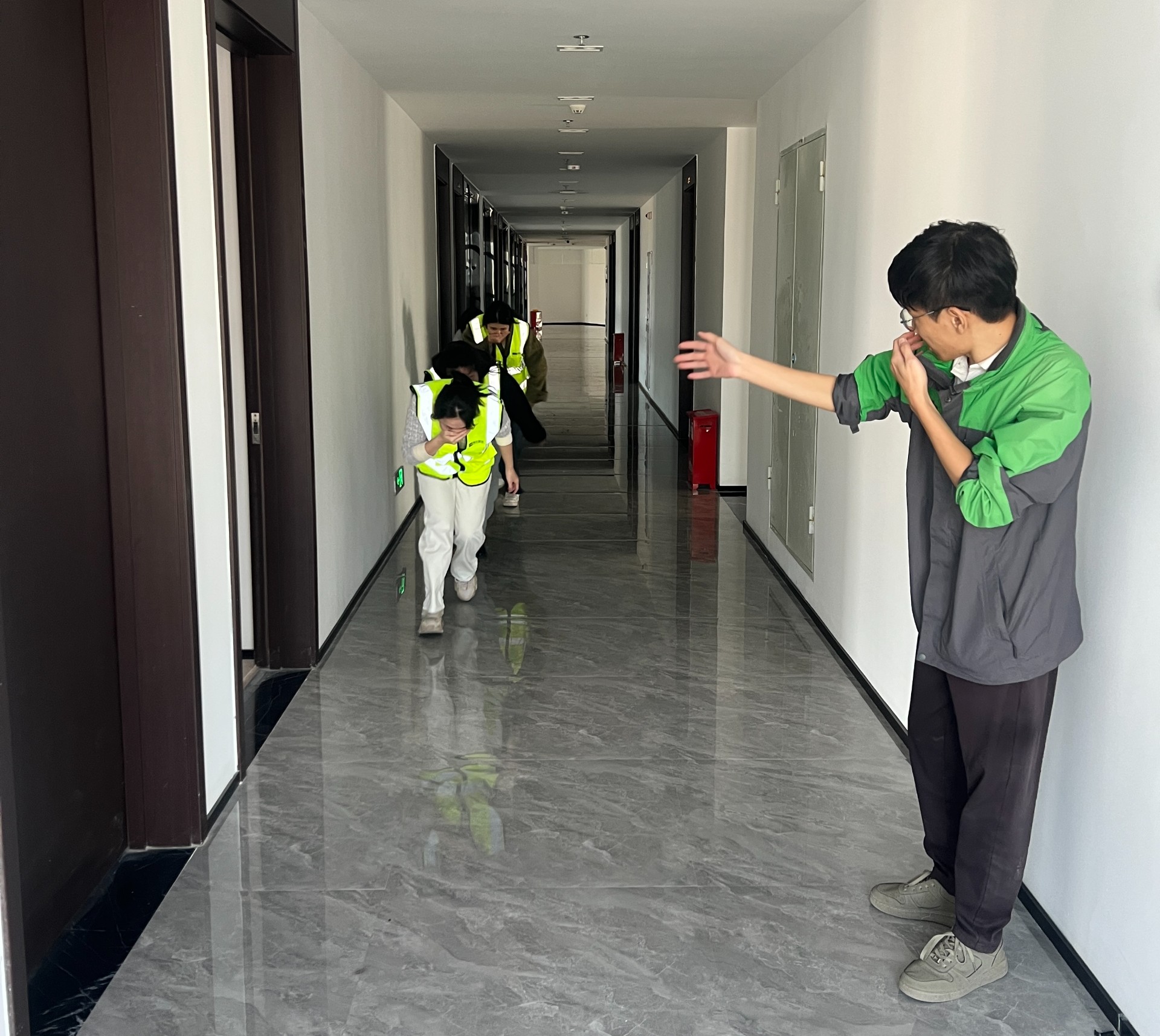 1764145221607297.jpg 2.jpg